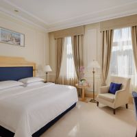 /content/images/pages/1527/zoomi_grand_deluxe_guestrooms_1_1.jpg